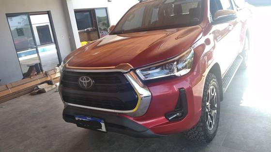 TOYOTA HILUX 2.8 D-4D TURBO DIESEL CD SRX 4X4 AUTOMÁTICO